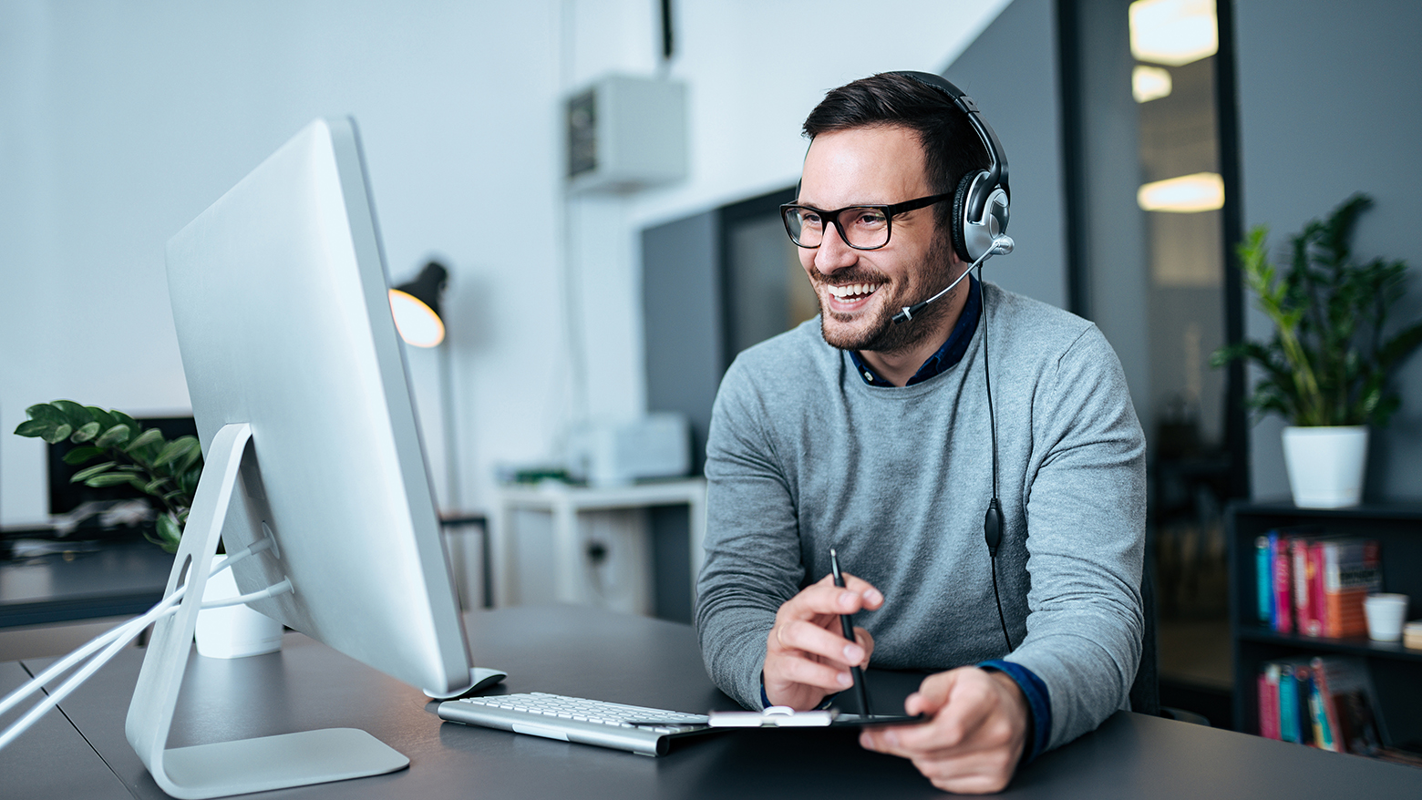 統合型CRMとコンタクトセンター向けCRMの違いとは？