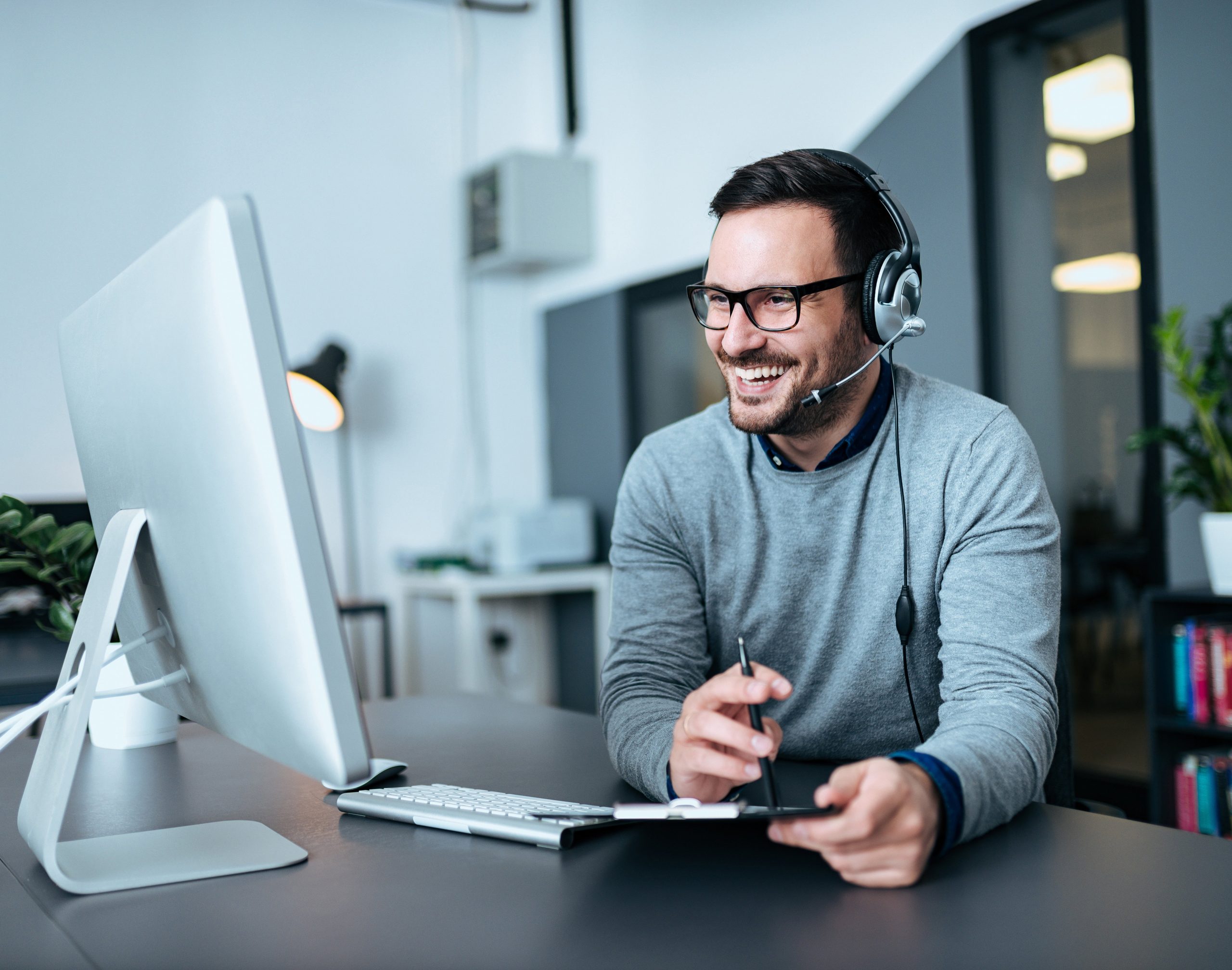 統合型CRMとコンタクトセンター向けCRMの違いとは？