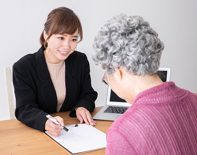 自治体に寄せられる「よくある質問」を集約業務効率化に寄与するFAQシステムとは