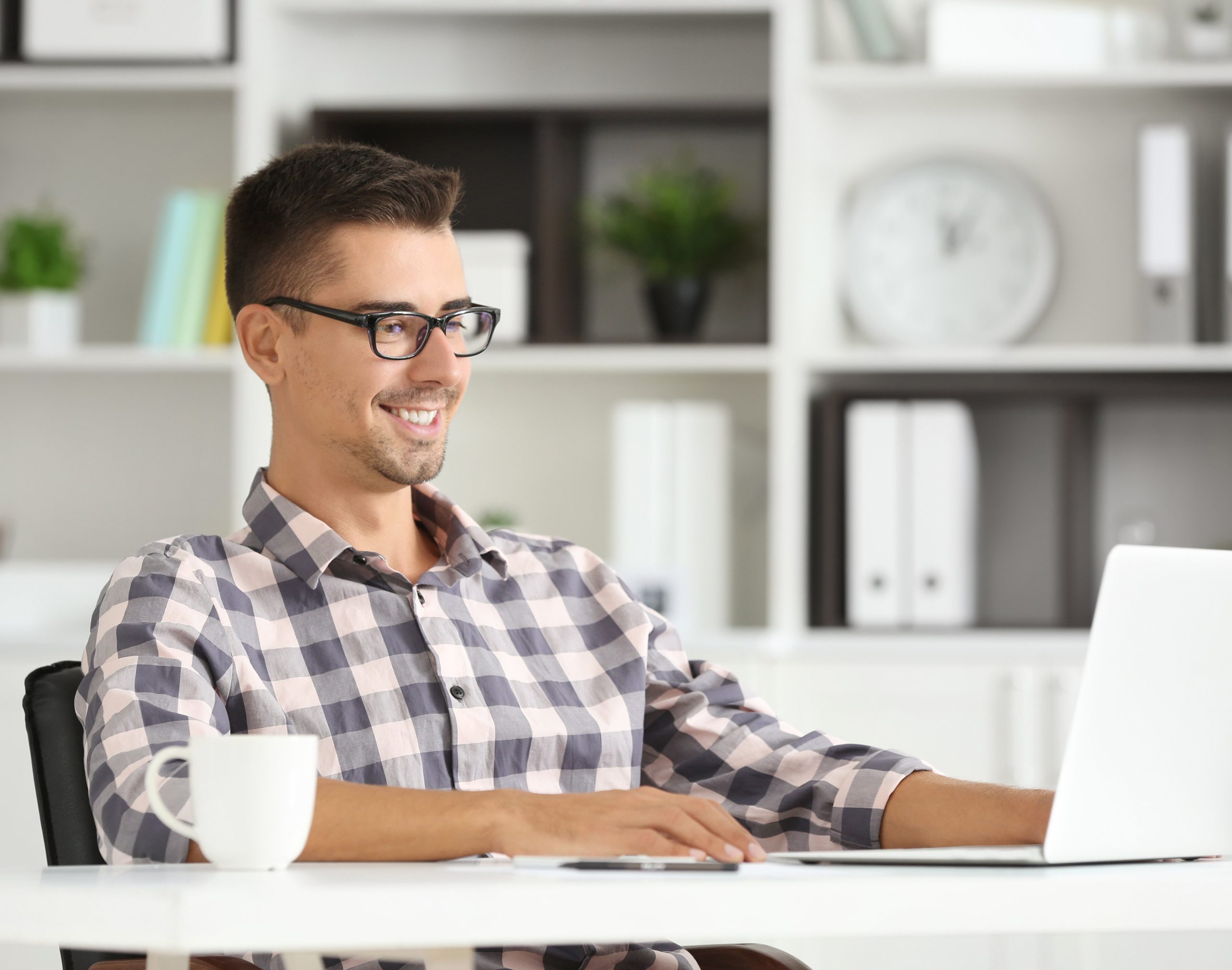 「社内ヘルプデスク」業務を効率化するFAQシステム・チャットボットとは