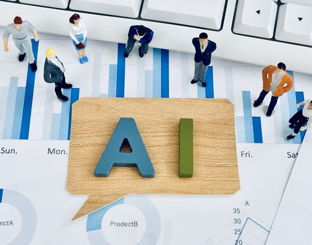 生成AIをコンタクトセンターでどう活用する？サービス事例を解説