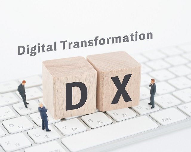 コールセンターのDXとは？DX化の方法や役立つシステムを解説