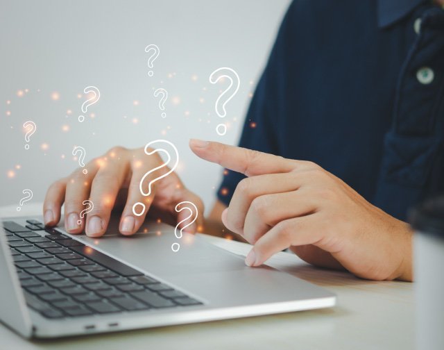 FAQシステムとチャットボットの違いは？共通点と適切な選び方も解説