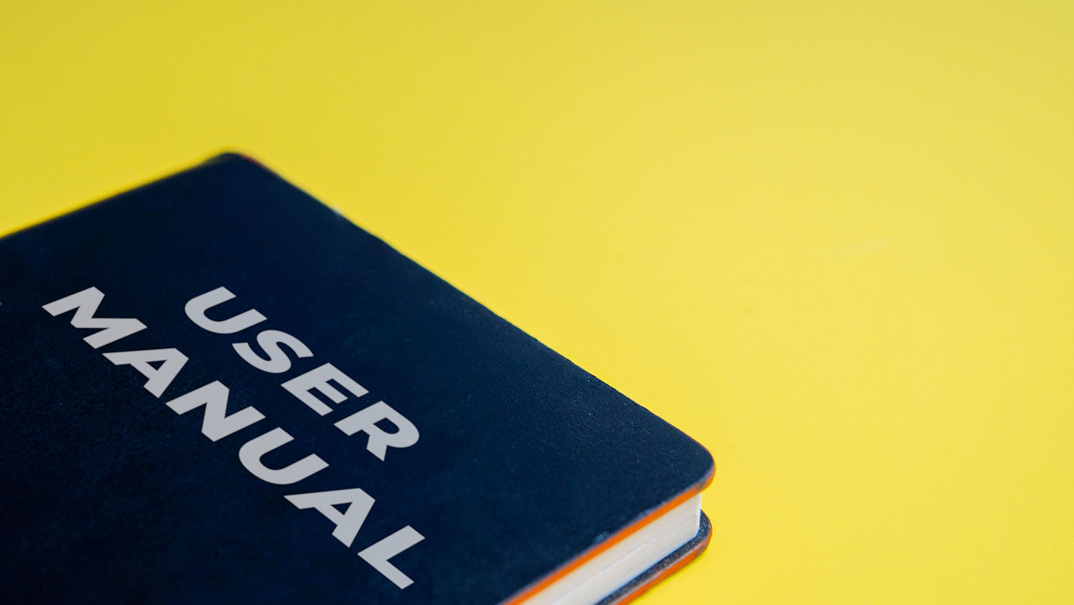 電話対応マニュアルに記載するべき内容や作成手順、注意点などを解説