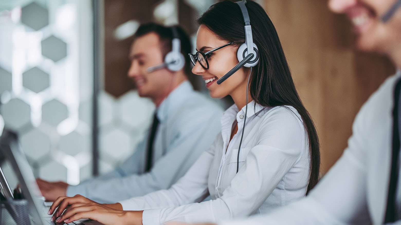 電話対応における基本的なマナーや心構え