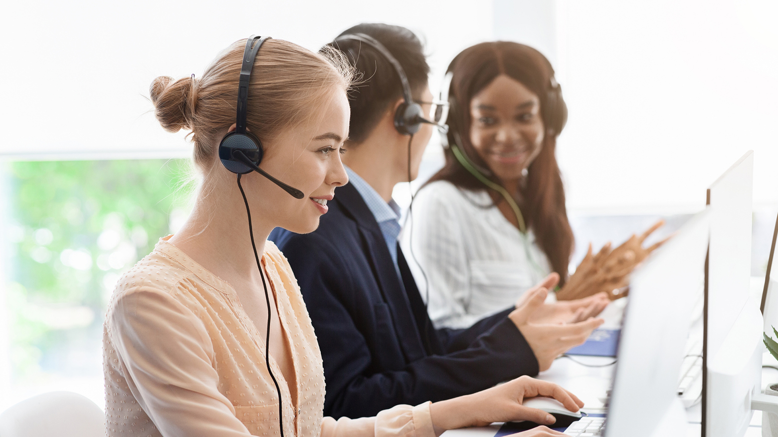 【事例あり】コンタクトセンター向けCRMとは？導入メリットや注意点も解説