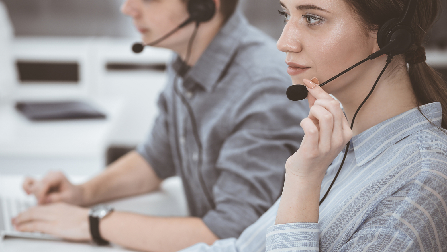 コールセンターの離職率が高い理由は？業務効率化など改善策を解説