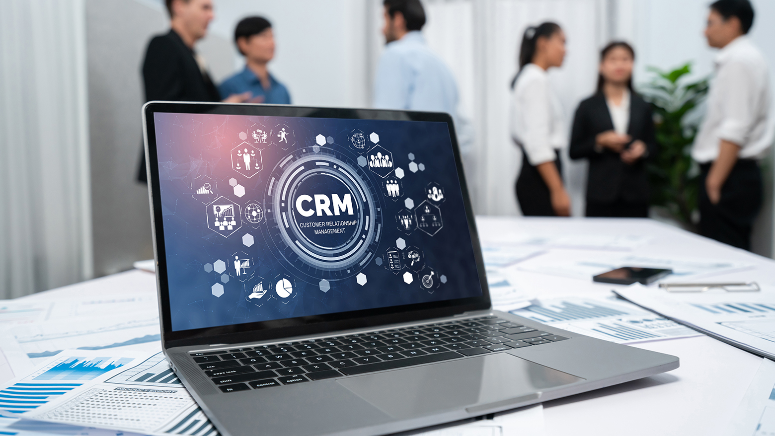 CRM software（ソフトウェア）とは？導入メリット、選び方まで解説